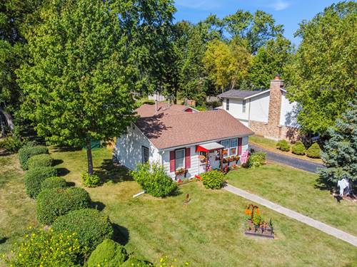 101 Oakleaf, Lake In The Hills, IL 60156