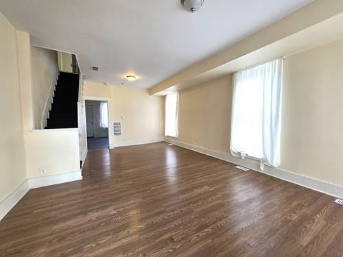 382 North Unit 382, Elgin, IL 60120