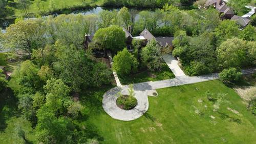 8425 Hickory, Burr Ridge, IL 60527