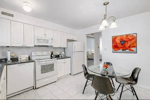 9387 Bay Colony Unit 3W, Des Plaines, IL 60016