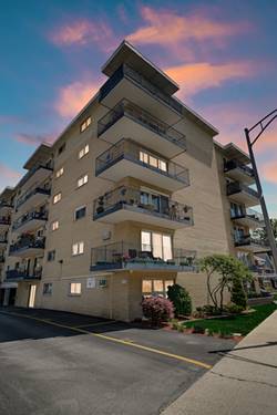 320 Circle Unit 403, Forest Park, IL 60130