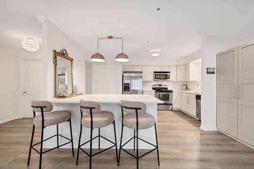 4900 Forest Unit 108, Downers Grove, IL 60515