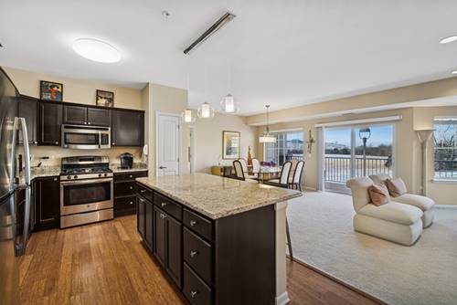 2220 Founders Unit 107, Northbrook, IL 60062