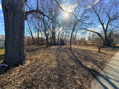 127 Lakewood, Crystal Lake, IL 60014