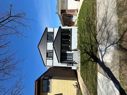 3024 W Fargo, Chicago, IL 60645