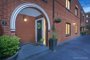 807 W Wolfram Unit 6, Chicago, IL 60657