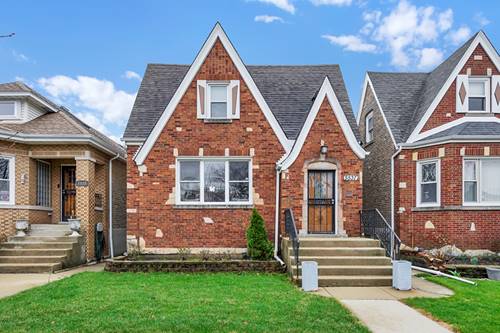 5537 W Melrose, Chicago, IL 60641