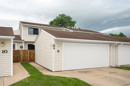 9 Wake Robin, Woodridge, IL 60517