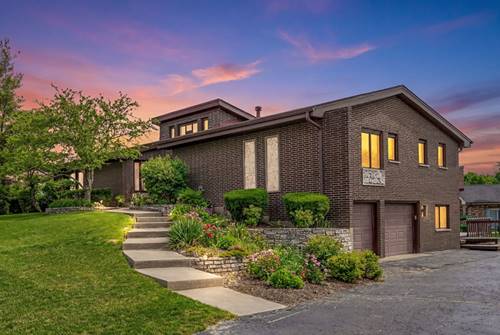 8405 Carriage Green, Darien, IL 60561