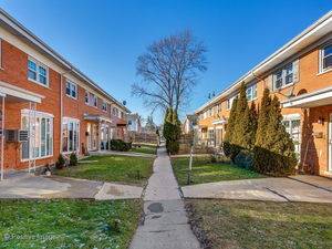 8829 Robin Unit B, Des Plaines, IL 60016