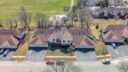 823 E Coach Unit 8, Palatine, IL 60074