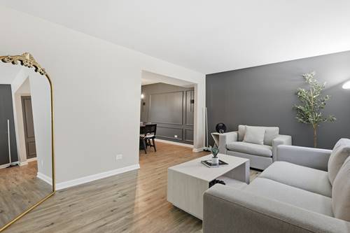 1880 Gleneagle, Elgin, IL 60123