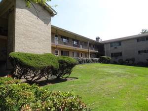 1425 W Touhy Unit 103, Park Ridge, IL 60068