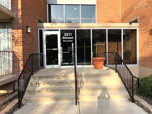 2211 S Stewart Unit 3B, Lombard, IL 60148