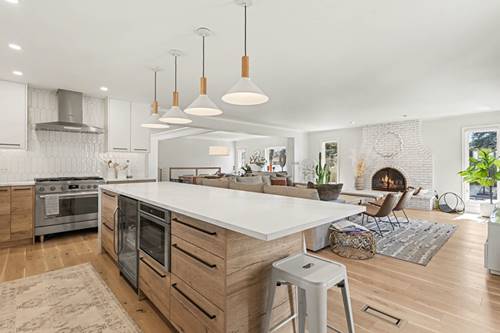 1515 E Oakton, Arlington Heights, IL 60004