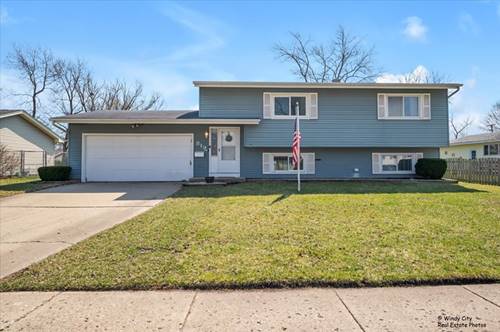 819 Dartmoor, Crystal Lake, IL 60014