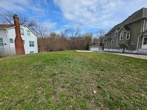 121 N Park, Waukegan, IL 60085