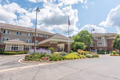 801 N Mclean Unit 136, Elgin, IL 60123