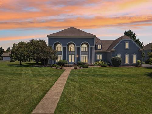 6605 Oakwood Manor, Crystal Lake, IL 60012