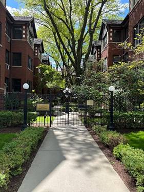 817 Lake Unit 1N, Oak Park, IL 60301