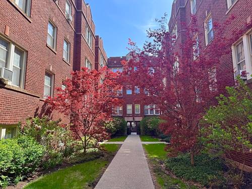 242 S Maple Unit 1W, Oak Park, IL 60302