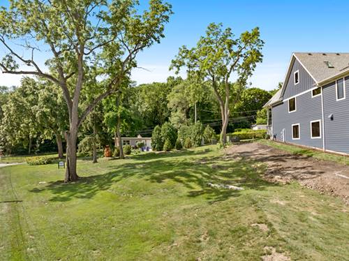 16 Mosedale, St. Charles, IL 60174