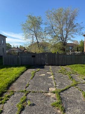 8205 W Ballard, Niles, IL 60714