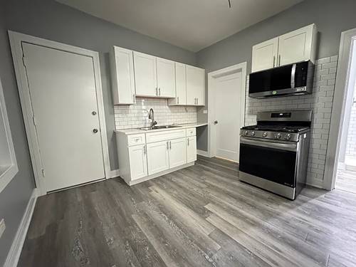 2233 N Southport Unit 2R, Chicago, IL 60614