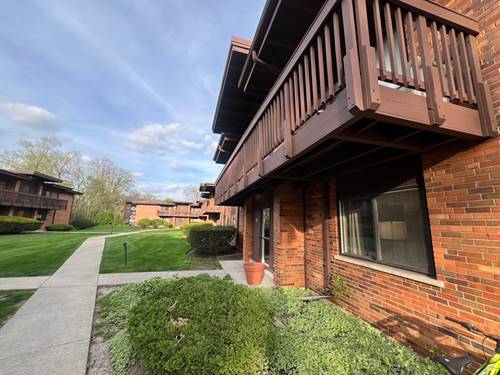 481 Duane Unit A2, Glen Ellyn, IL 60137