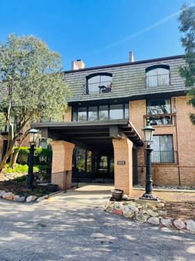 600 W Russell Unit 210, Barrington, IL 60010