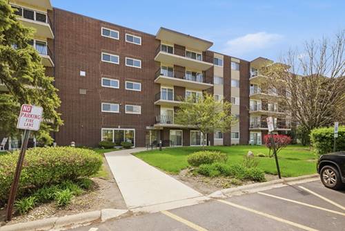5300 Walnut Unit 23C, Downers Grove, IL 60515