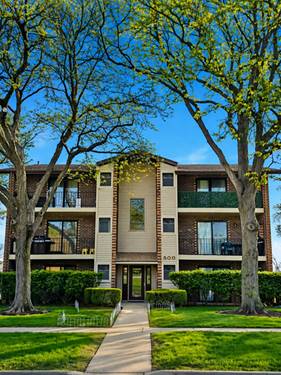 500 Valley Unit 100, Naperville, IL 60563