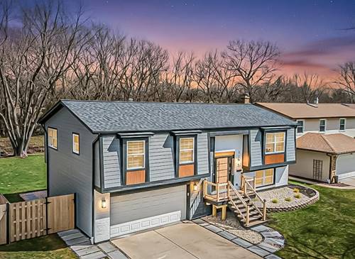 1135 N King Charles, Palatine, IL 60067