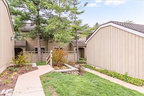 789 Oak Hill, Lake Barrington, IL 60010