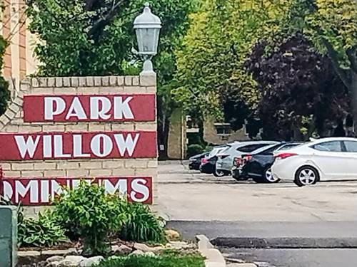551 Carlysle Unit 2, Clarendon Hills, IL 60514