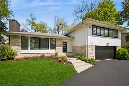 751 Woodridge, Glencoe, IL 60022