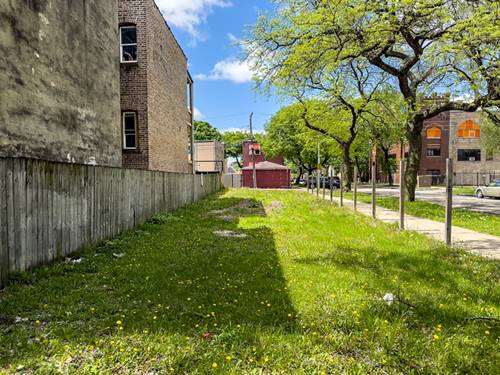 856 N Avers, Chicago, IL 60651