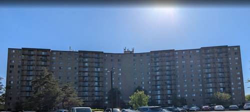 6340 Americana Unit 210, Willowbrook, IL 60527