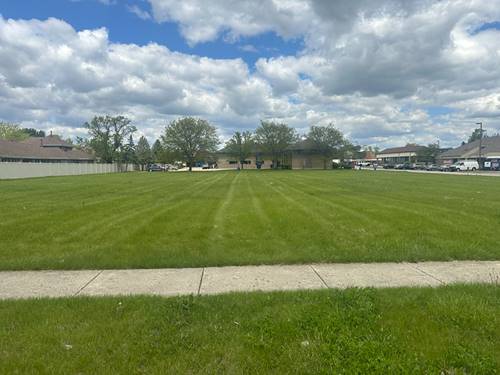 99 W Merchants, Oswego, IL 60543