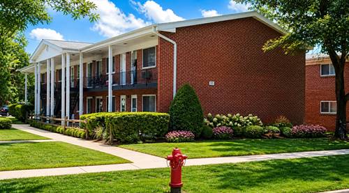 323 N Princeton Unit 8, Villa Park, IL 60181