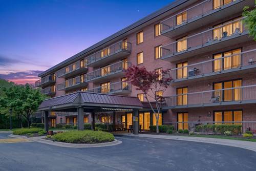 6443 Clarendon Hills Unit 305A, Willowbrook, IL 60527