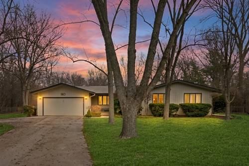 180 Crescent Knoll, Green Oaks, IL 60048