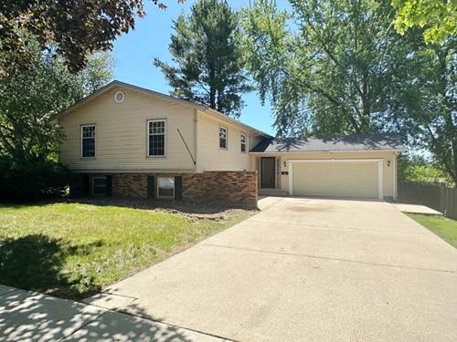 641 Webster, Algonquin, IL 60102