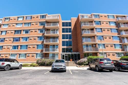 2211 S Highland Unit 4B, Lombard, IL 60148