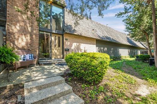 586 W Russell, Barrington, IL 60010