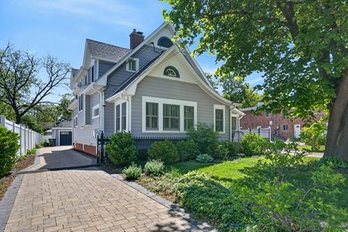 112 Douglas, Libertyville, IL 60048
