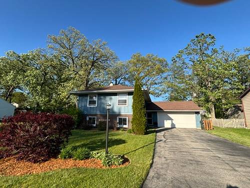 203 Cedarwood, Antioch, IL 60002