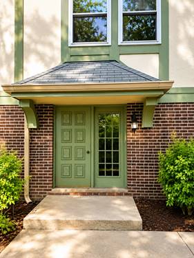 156 W Golf Unit E, Libertyville, IL 60048