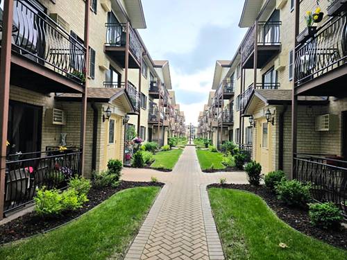 5139 N East River Unit 162F, Chicago, IL 60656