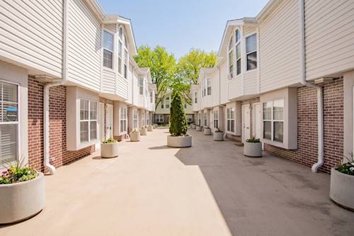5039 Warren, Skokie, IL 60077